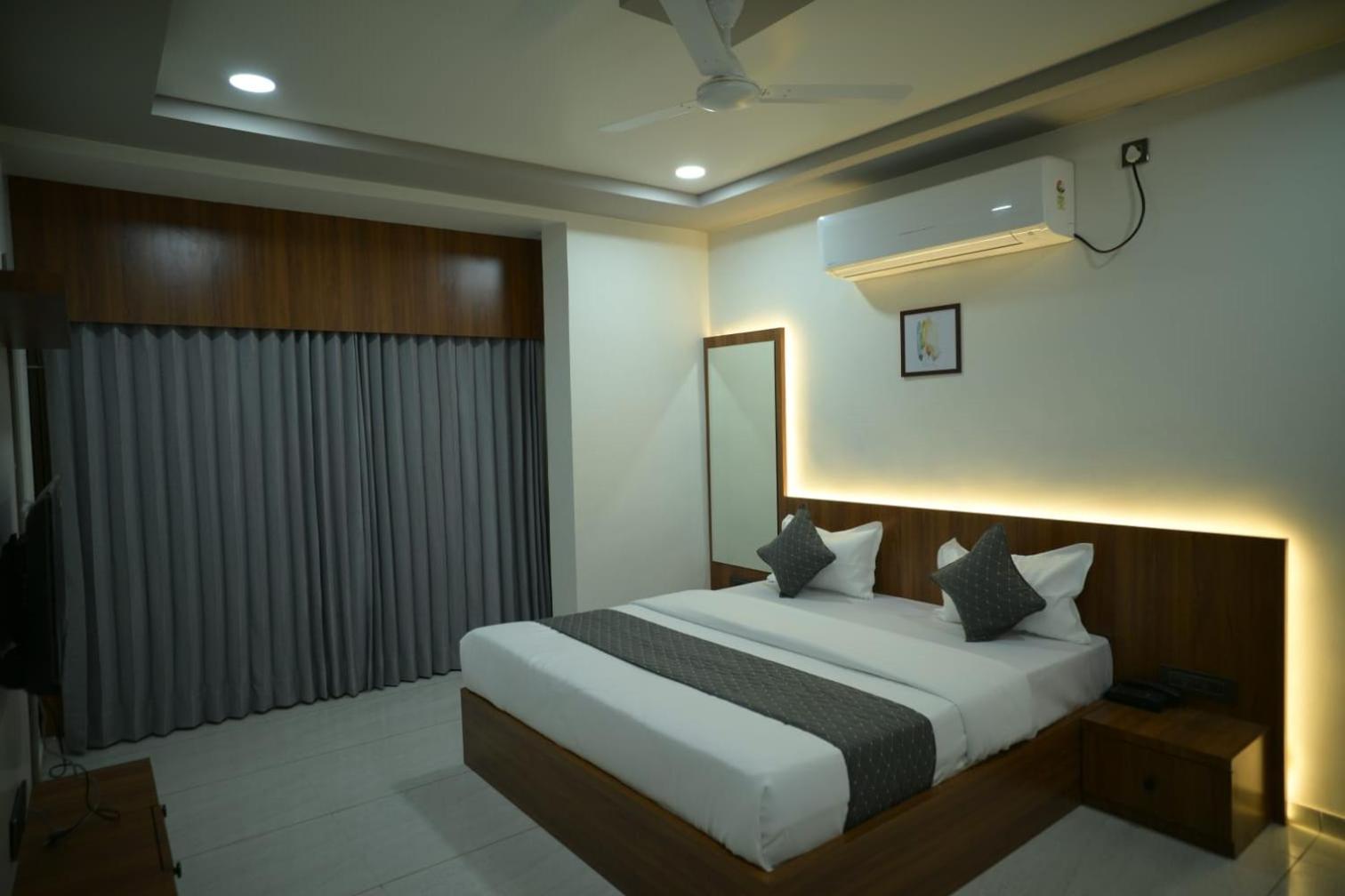 Hotel Aagman Palanpur ภายนอก รูปภาพ