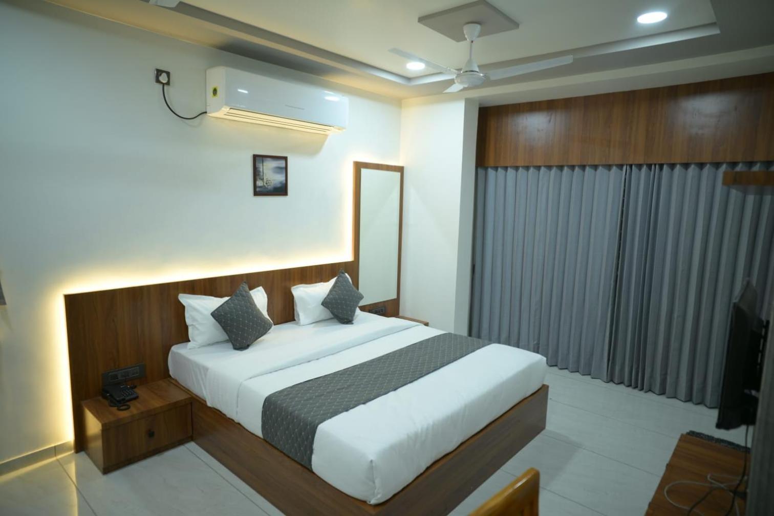 Hotel Aagman Palanpur ภายนอก รูปภาพ